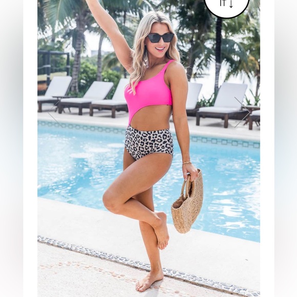 🎉 HP 🎉 One Shoulder Animal Print Swimsuit - Picture 2 of 13